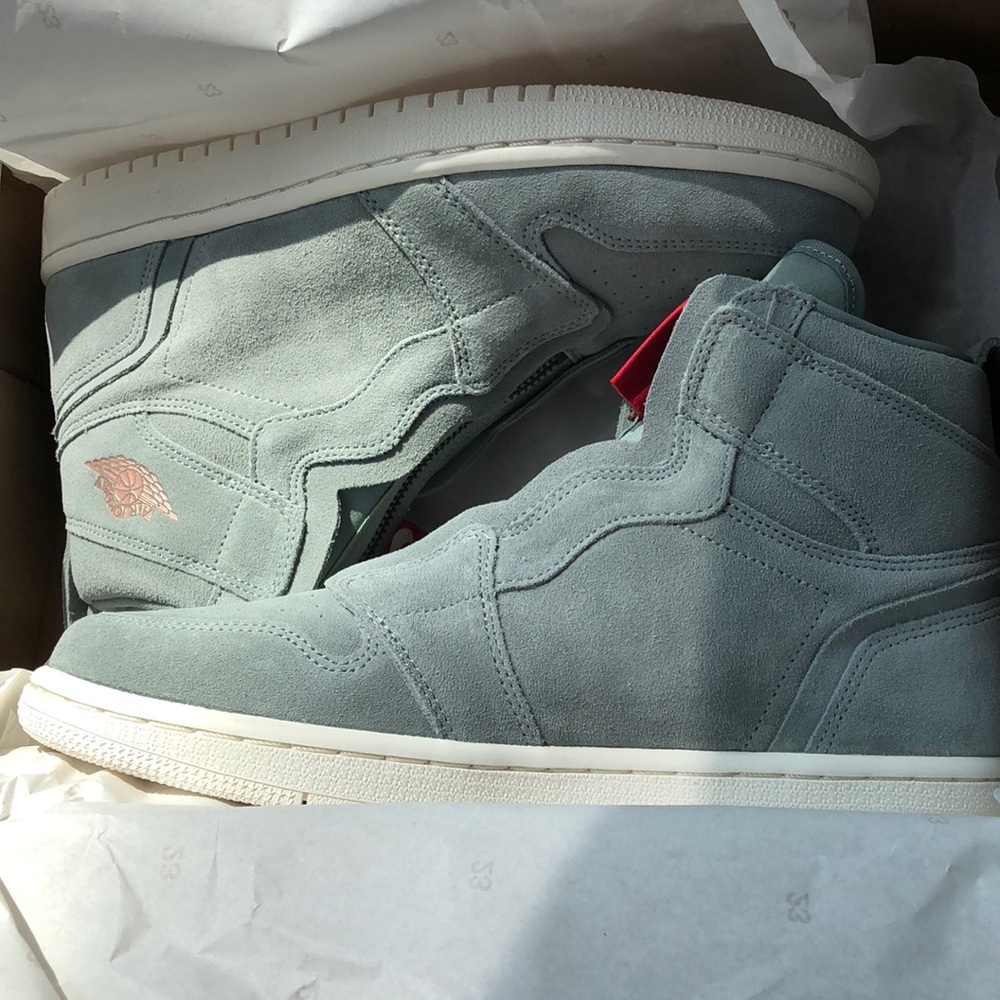 Women’s Retro air jordan 1 high zip sz 8